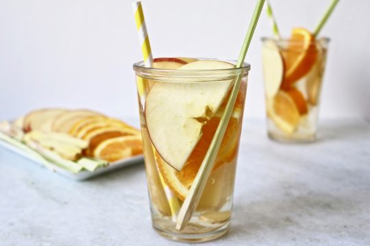 Infused Water Otange Apfel Ingwer Zitronengras