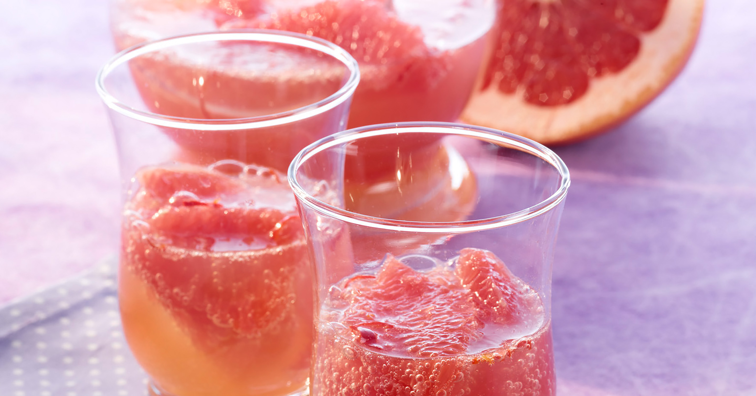 Rosa Grapefruit-Bowle mit Chili (alkoholfrei)