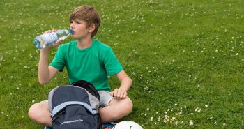Mineralwasser beim Sport – So sind Kinder im Sommer gut mit Flüssigkeit versorgt