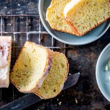 Zitronenkuchen mit Mineralwasser